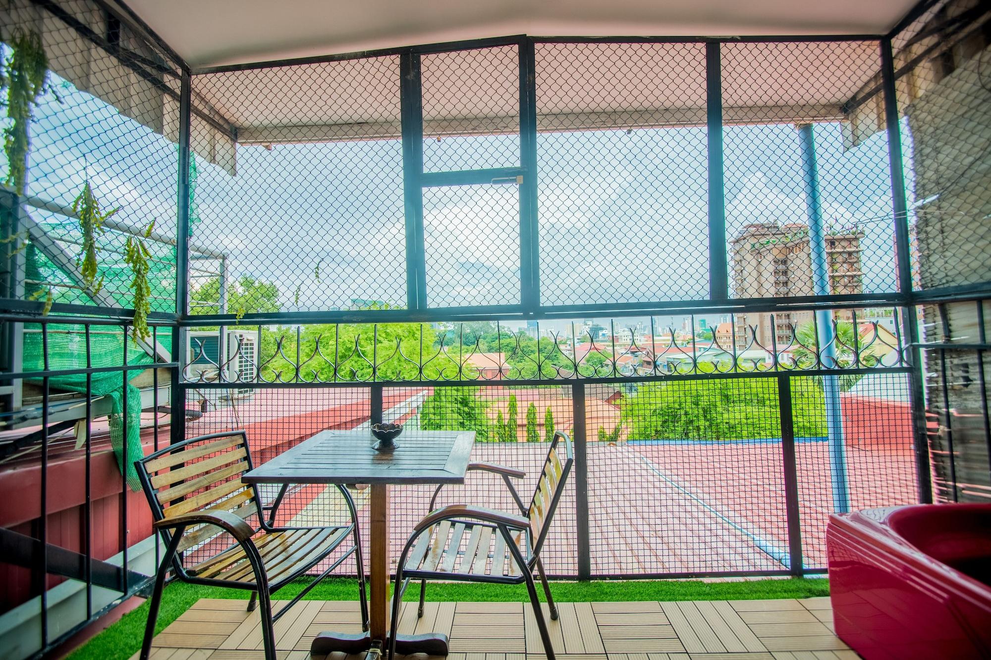 The Artist Residence Пном Пен Екстериор снимка
